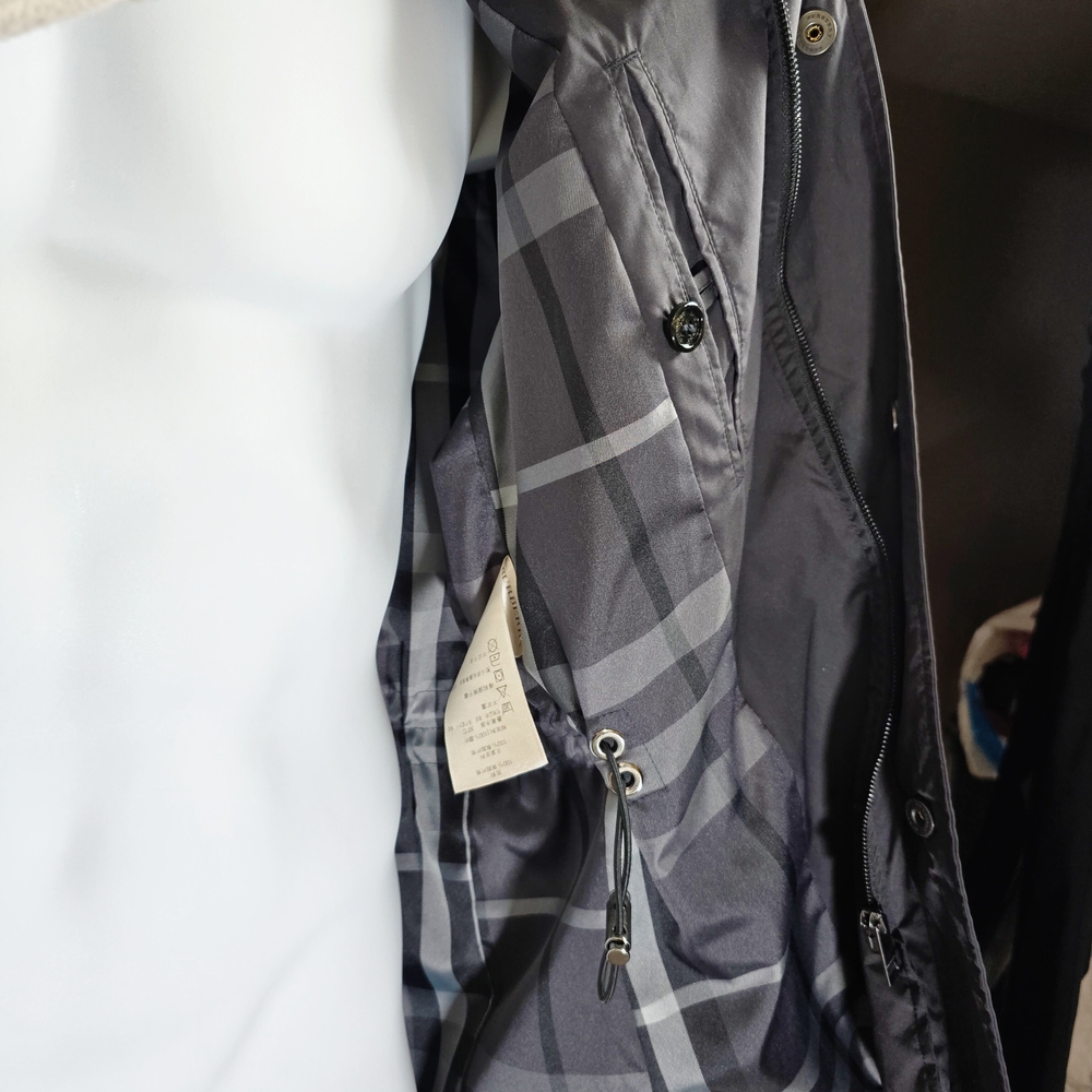 ✨️ Burberry Hooded Jacket  ✨️ - Picture 4 of 16